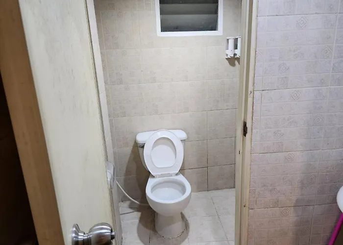 White House Khaosan Hostel