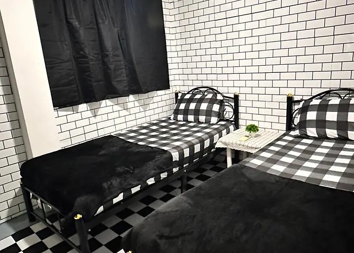 White House Khaosan Hostel